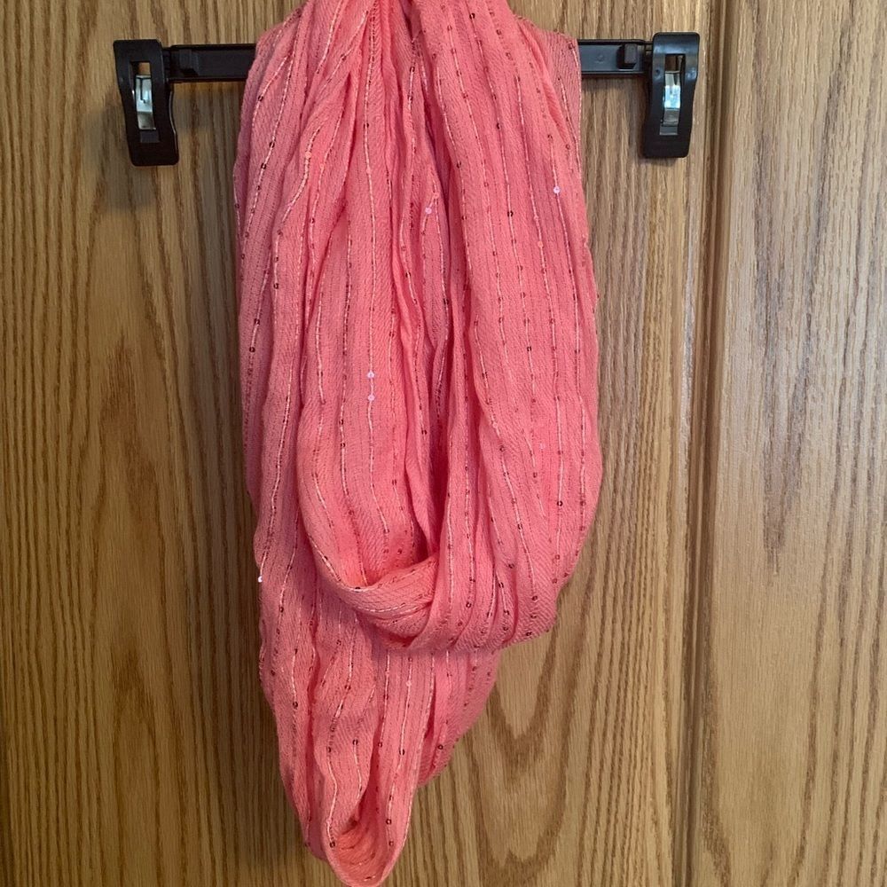 Women’s Nee York and Company sparkly eternity scarf.
